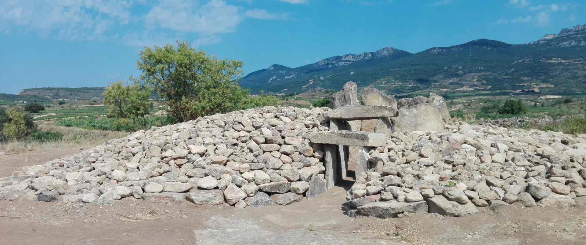 Dolmen El Montecillo en. Villabuena de Álava